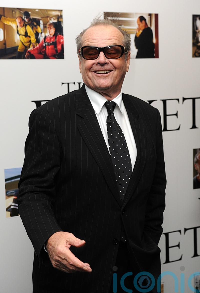 Jack Nicholson hugs LeBron James at NBA game