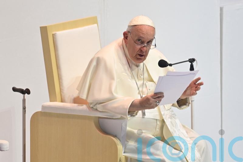 Pope meets Ukrainian refugees and Russian envoy in Hungary