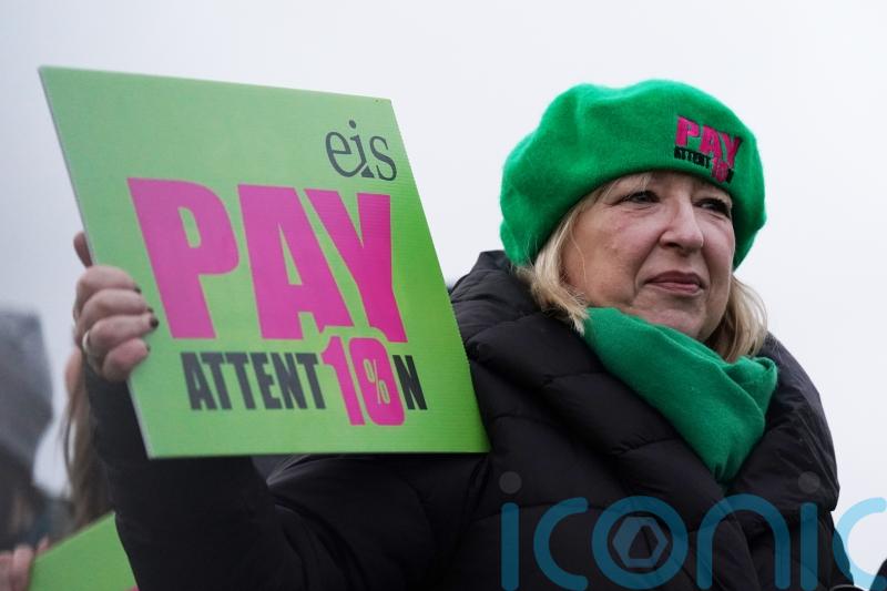 Scottish college lecturers start boycott as part of industrial action
