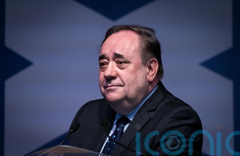 Salmond leads thousands of marchers in call for independence