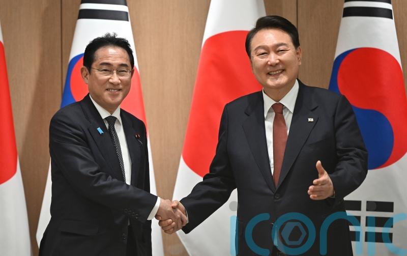 South Korean and Japanese leaders meet again to improve ties