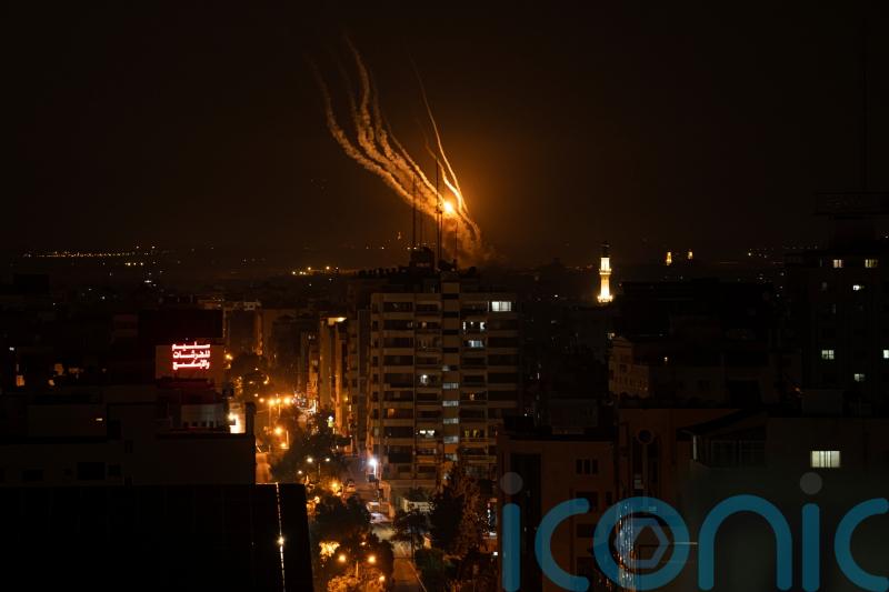 Israeli air strikes on Gaza continue as hopes for a ceasefire grow
