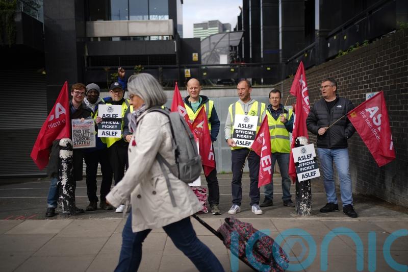 Train drivers walk out as union chief says pay talks with ministers have stalled