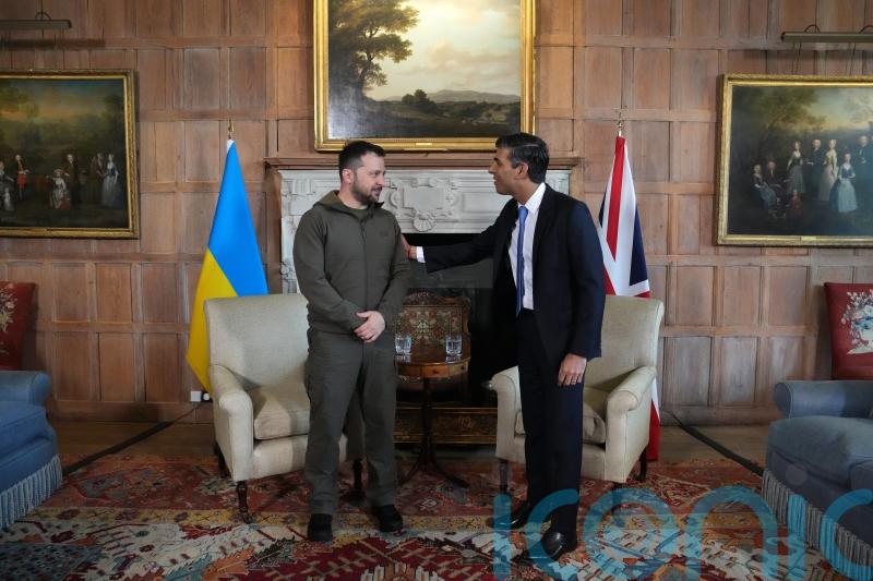 Zelensky compared to Churchill at Chequers meeting with Sunak