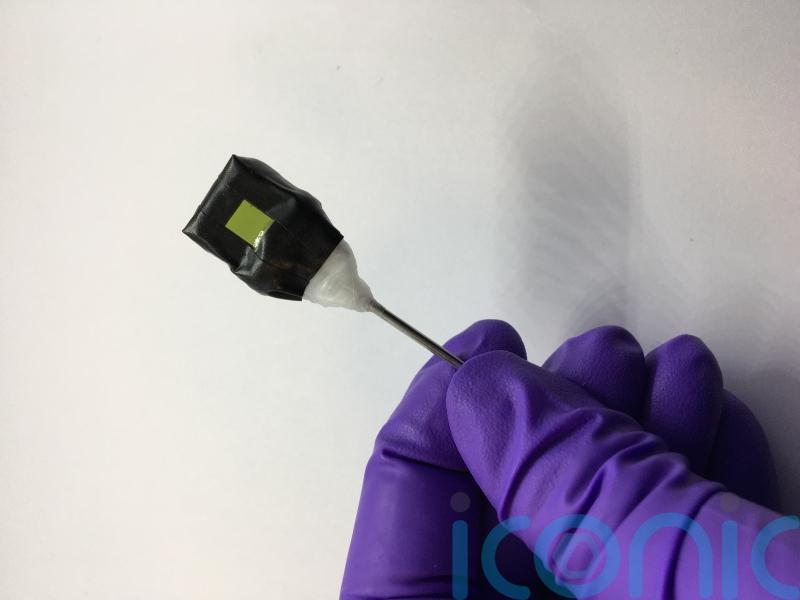Researchers create clean, usable liquid fuels from solar-powered artificial leaf