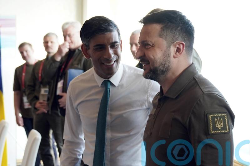 Sunak meets Zelensky at G7 summit as hopes rise of Ukraine getting fighter jets