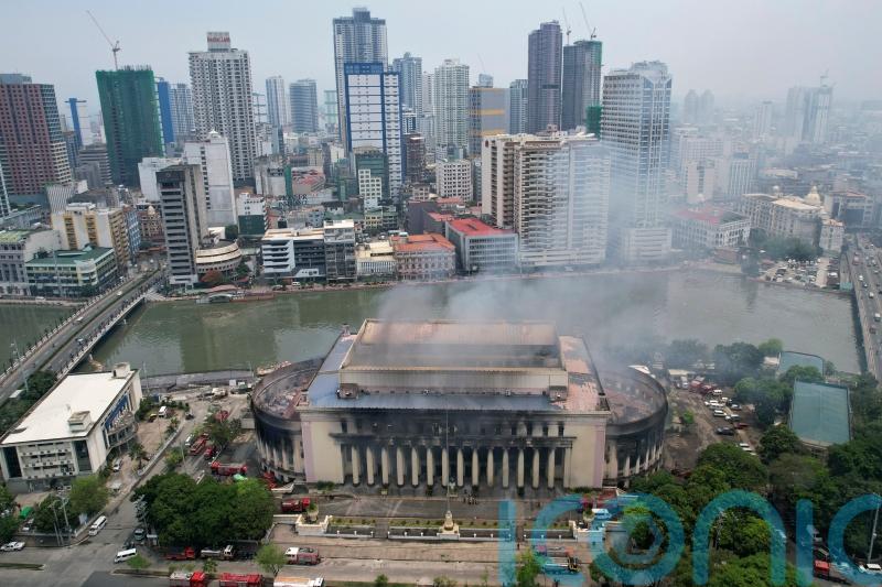 Massive fire destroys historic post office in Philippines