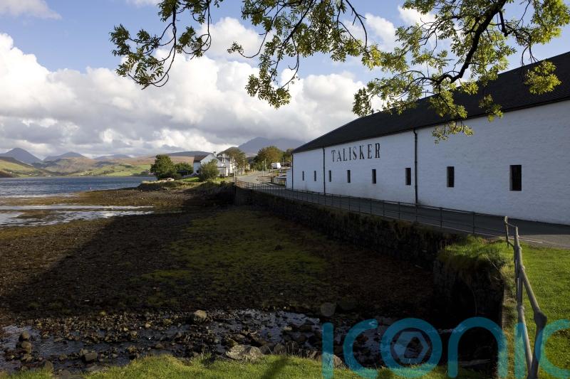 Sir Chris Hoy to take on record-breaking swimmer in Skye race