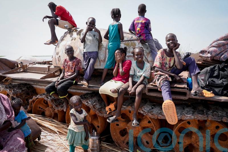Fears of violence as thousands cross border in bid to escape Sudan conflict