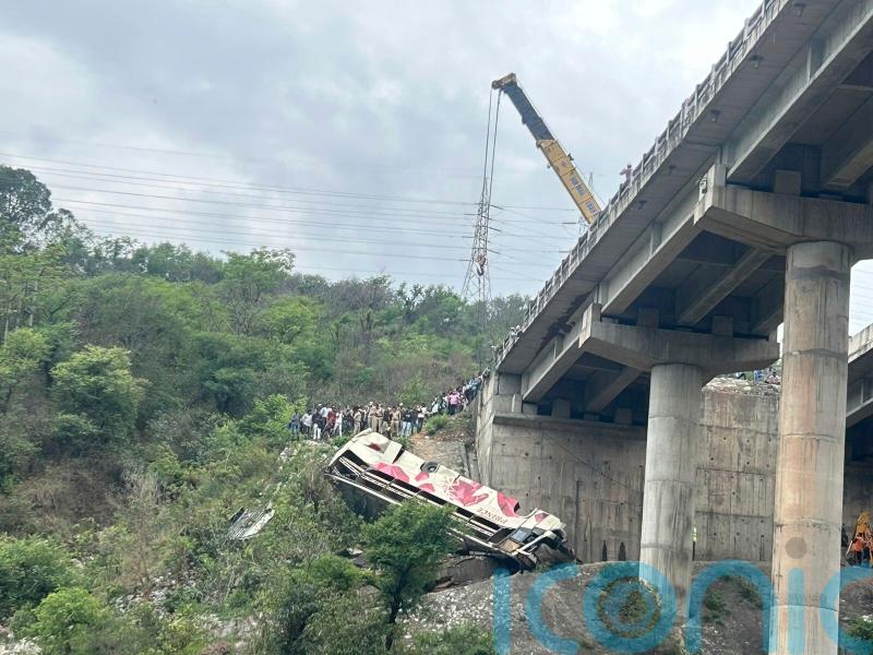 At least 10 dead as bus carrying Hindu pilgrims falls into gorge