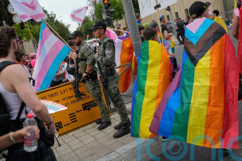 Thousands march in Jerusalem Pride parade