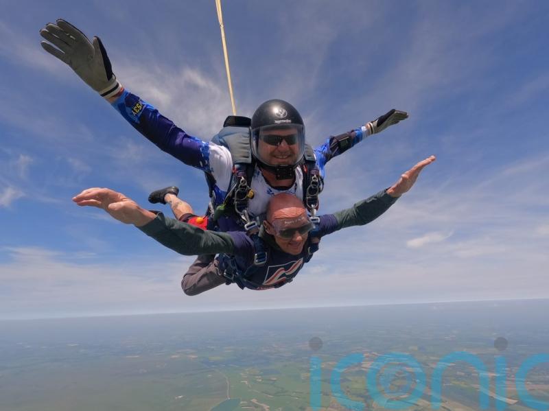 Blind veteran with terminal cancer completes bucket list wish to skydive