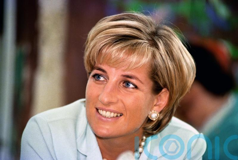 Letters between Diana and Michael Barrymore reveal phone hacking, court told