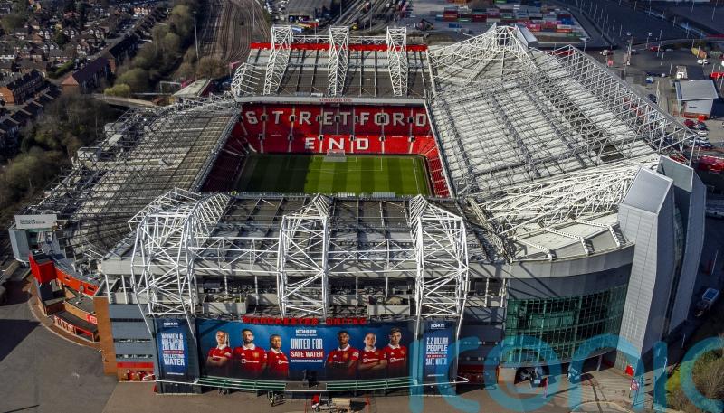 Sheikh Jassim waiting to hear if final offer to buy Man Utd has been successful