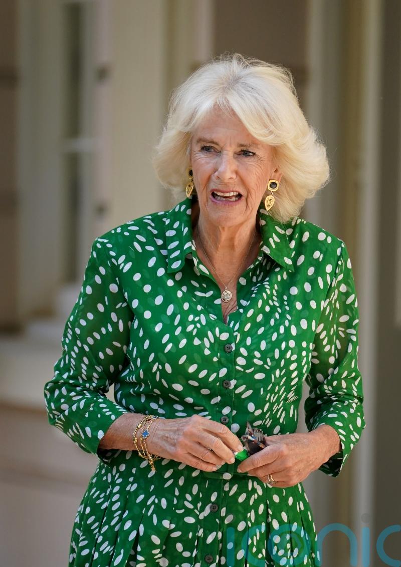 King appoints Queen as Royal Knight of the Order of the Thistle