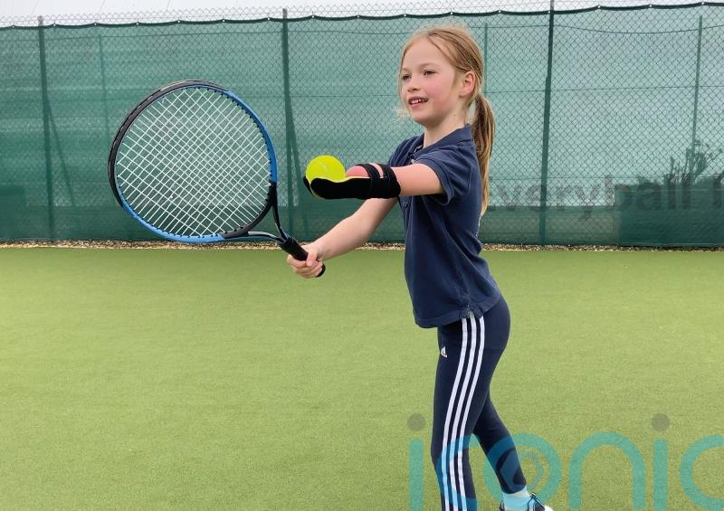 Tennis player with congenital limb difference ‘confident’ thanks to prosthetic