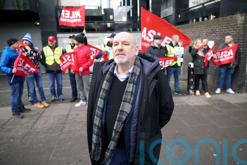 Train drivers at 16 operators to refuse to work overtime
