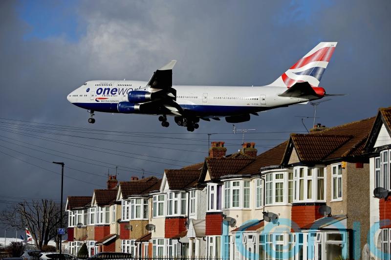 Residents near airports may be slightly more at risk from heart attacks – study