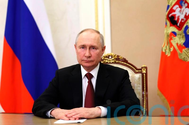 Vladimir Putin thanks Russia for &lsquo;unity&rsquo; after aborted rebellion