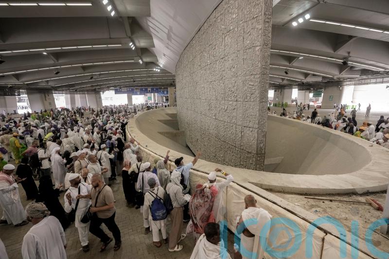 Muslim pilgrims take part in stoning of the devil as Hajj pilgrimage winds down