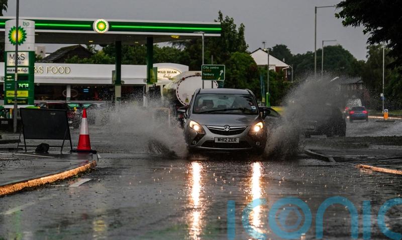 Heat-health alert across England but thunderstorms expected over weekend