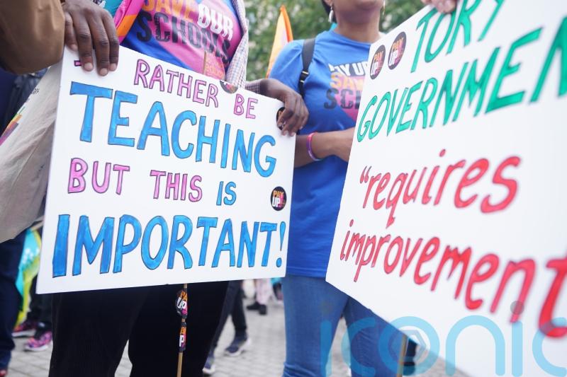Government again refuses to commit to pay recommendations as strikes hit schools
