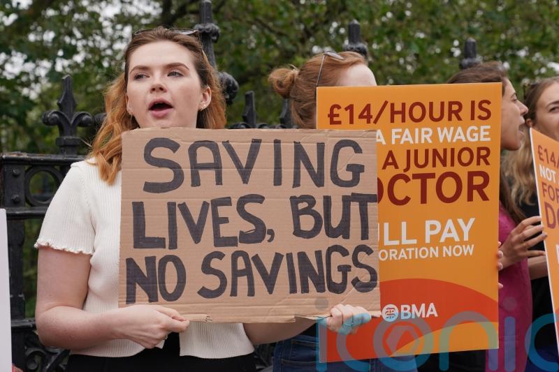 BMA: Doctors’ 6% pay offer ‘missed opportunity’ to end strikes