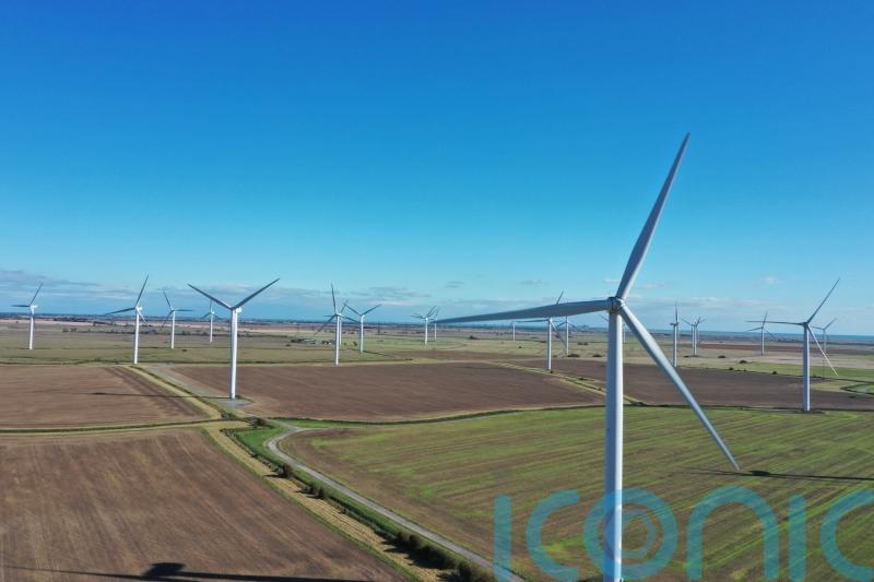 Communities hosting green energy projects must get automatic investment – report