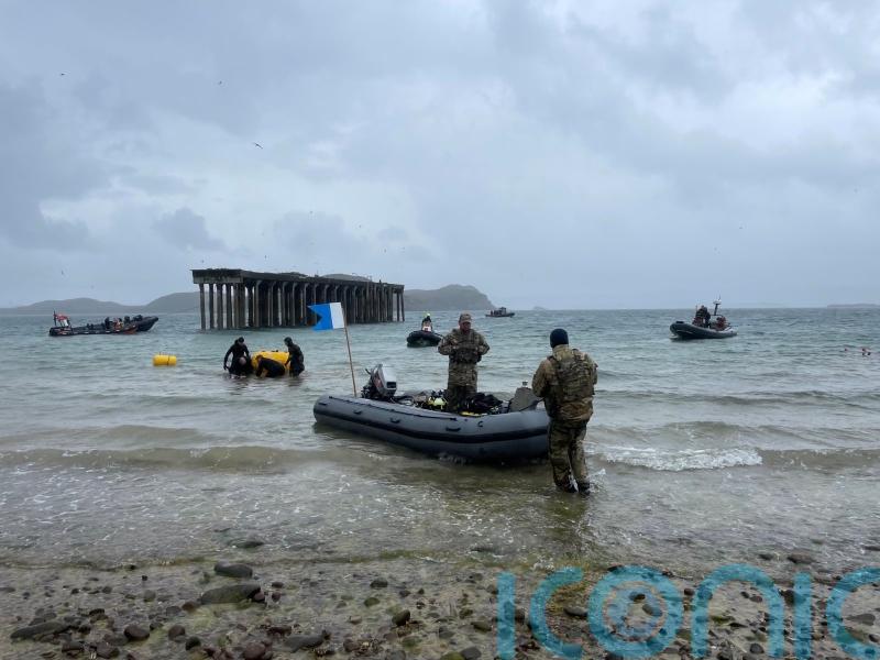 Ukrainian soldiers learn bomb disposal techniques in Scotland