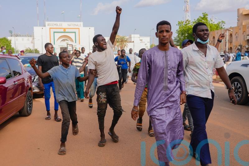 Mutinous soldiers ‘take’ Niger but government ‘will not tolerate’ coup