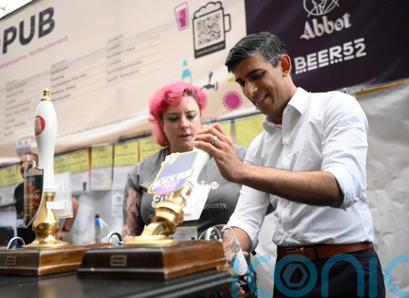 Publican heckles pint-pouring Sunak over alcohol duty hikes during promo visit