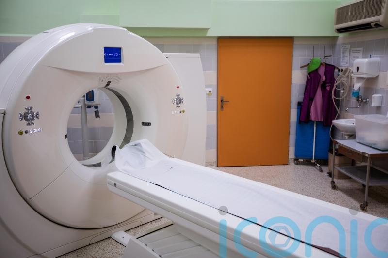 Government turns to private clinics to help tackle NHS waiting lists