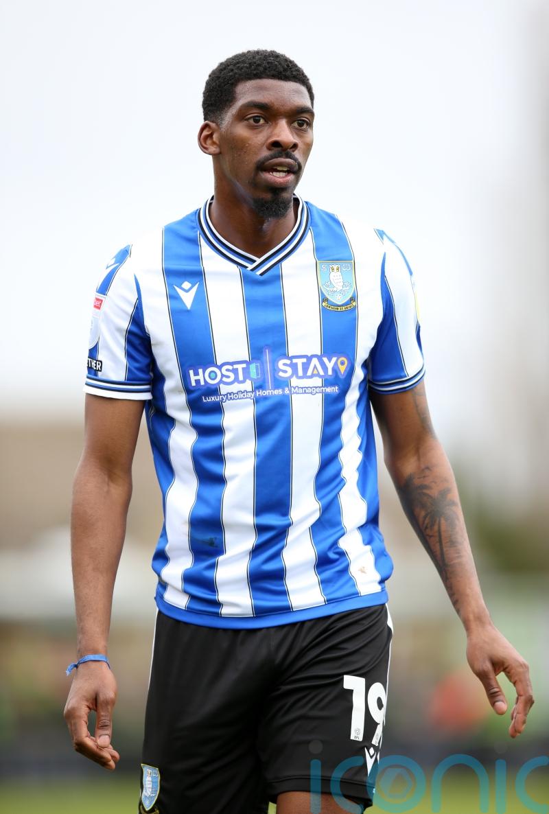 Sheffield Wednesday edge past Stockport on penalties after scoring late leveller
