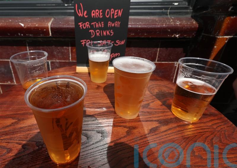 Pubs to continue selling takeaway pints as Covid-era licensing rules retained