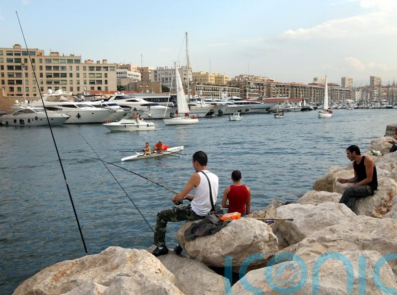 Mediterranean lifestyle cuts chances of premature death, study suggests