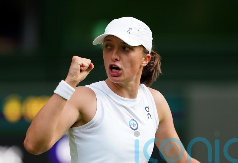 Top seed Iga Swiatek fights back to reach Western and Southern Open semi-finals