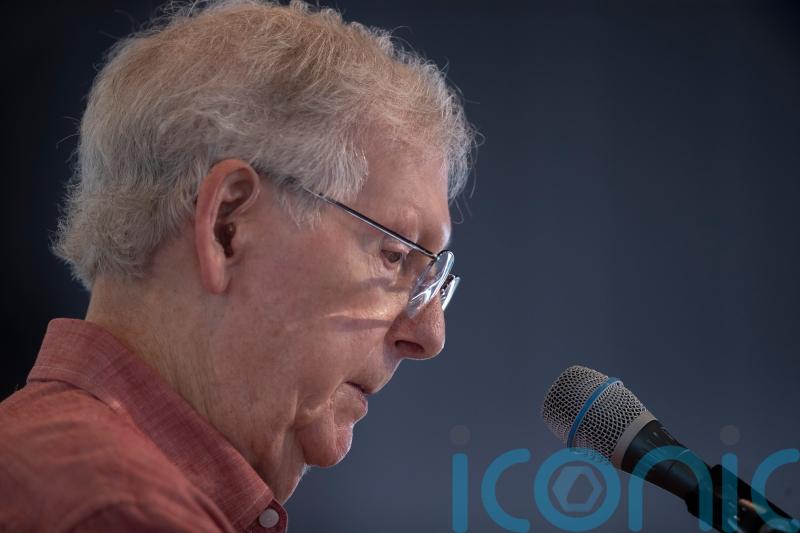 Mitch McConnell appears to briefly freeze up again