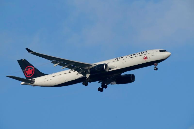 Airline apologises for booting off passengers who complained of vomit on seats