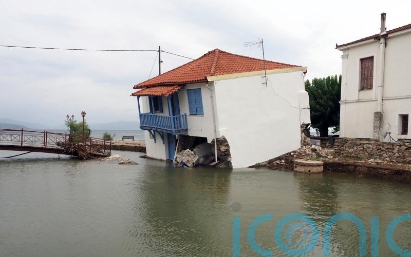 Death toll from Greece floods rises as more than 800 rescued