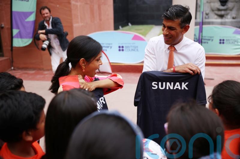 Sunak pledges to ‘put pressure’ on Moscow as he arrives in India for summit