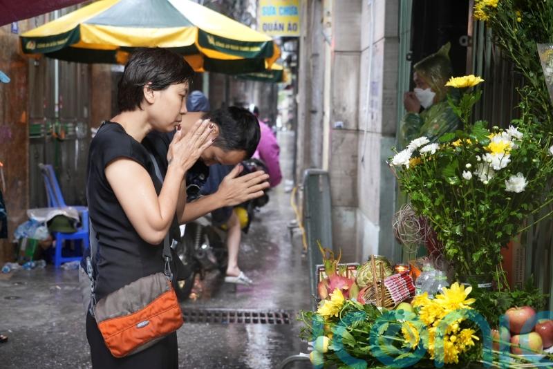 People jumped from upper floors of Hanoi high-rise to escape fire, witnesses say