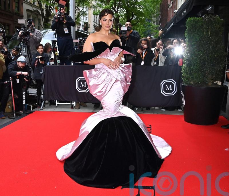 See plus-size model Ashley Graham stun in Old Hollywood-inspired Harris Reed LFW show