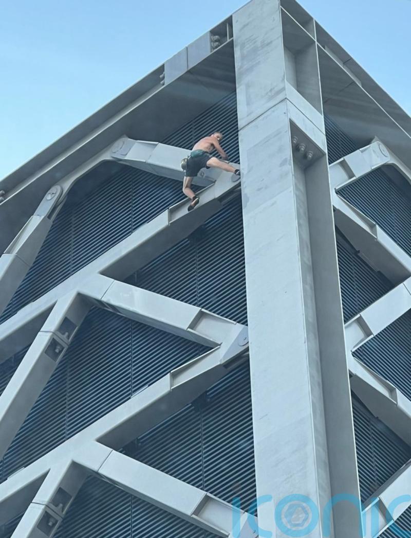 Man arrested after climbing the Cheesegrater in London