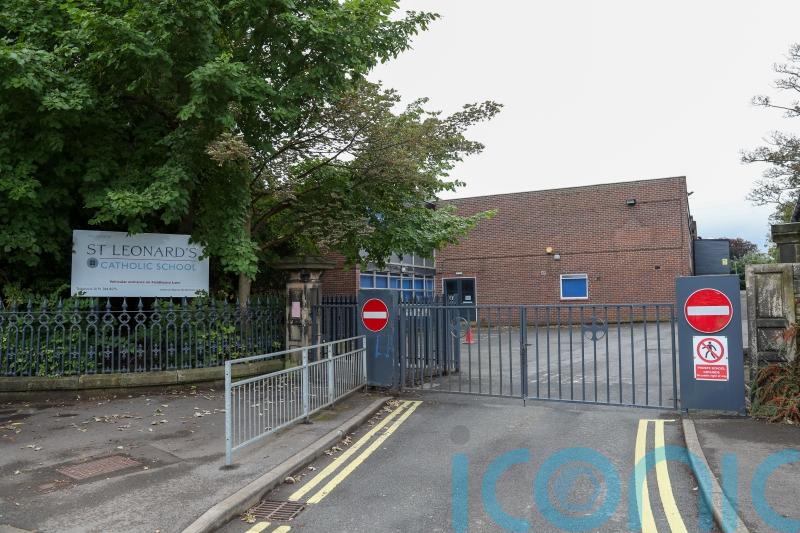 Parents at concrete crisis school to urge minister to back rebuild plans