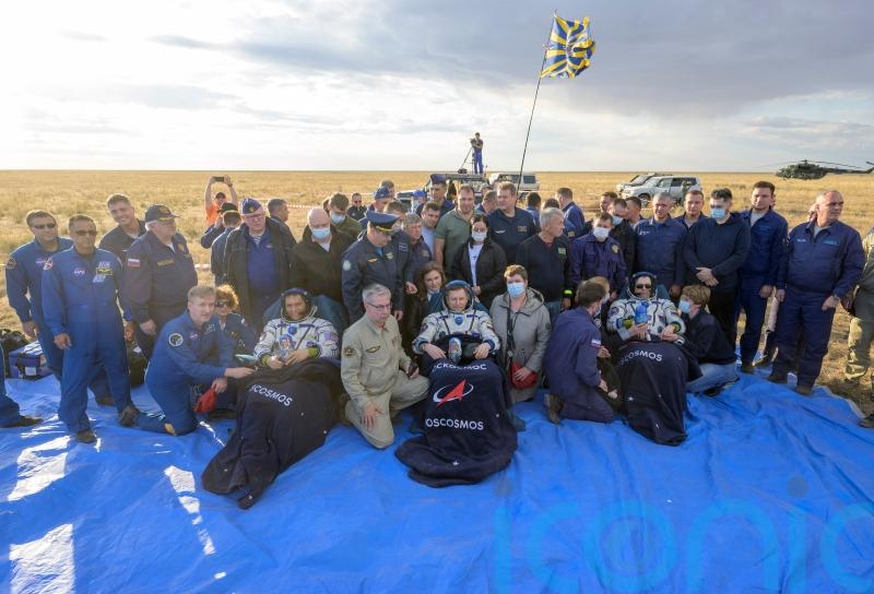 American and two Russians return to Earth after a year in space