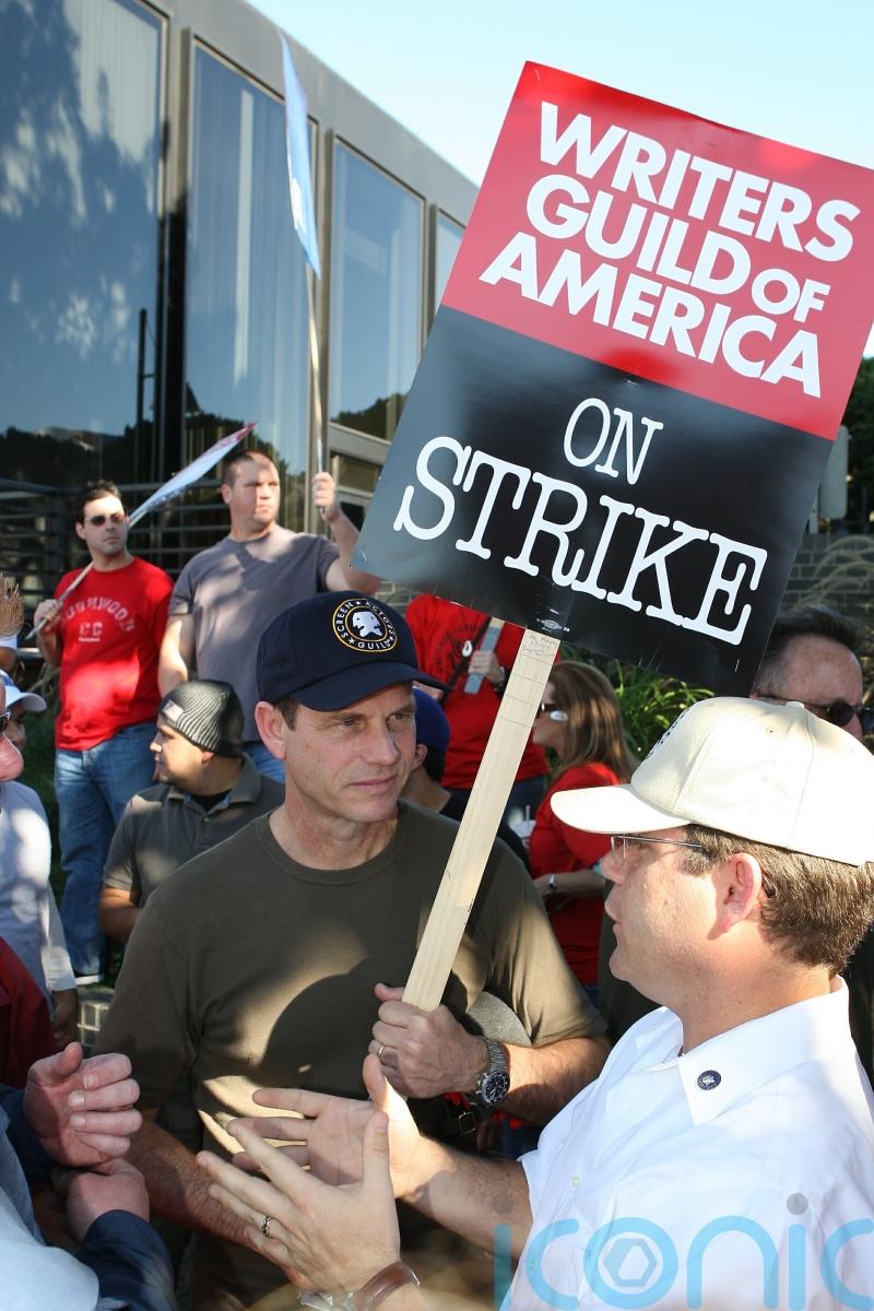 Writers Guild of America calls off strike after backing agreement