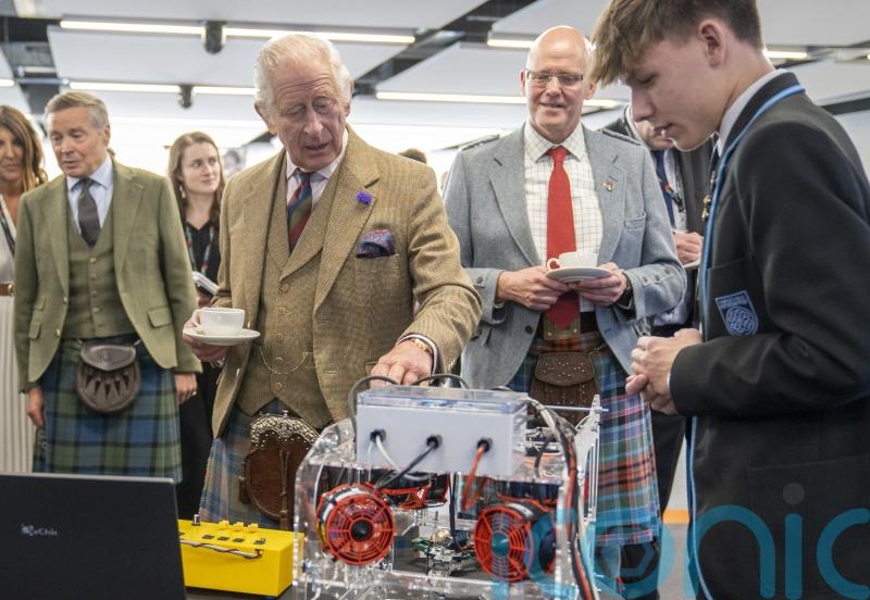 King meets next generation of engineers during visit to industry hub