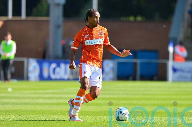 Kwame Thomas grabs late winner for Aldershot against 10-man Dagenham