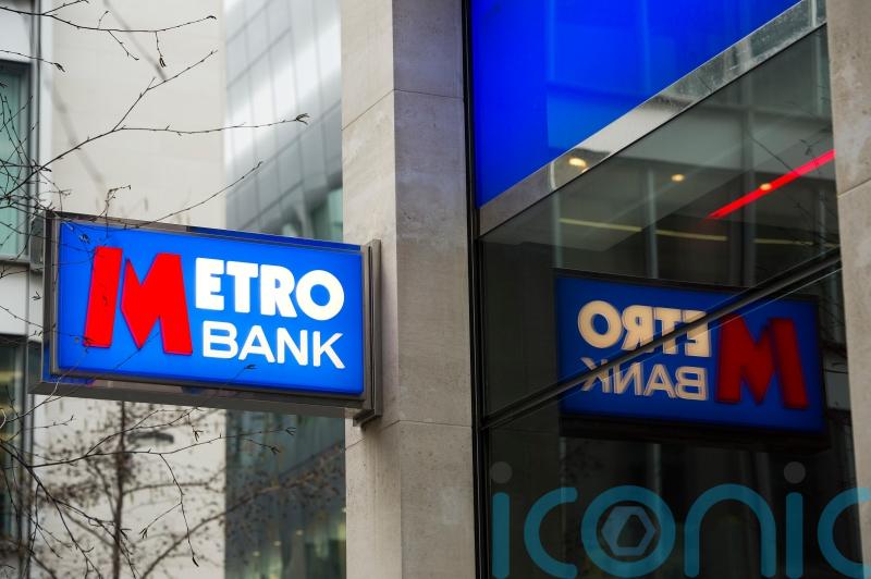 Metro Bank shares plunge on £600m capital raise reports
