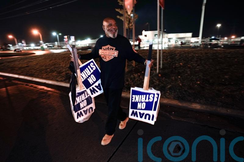 Detroit autoworkers reach deal with Ford in breakthrough towards ending strikes